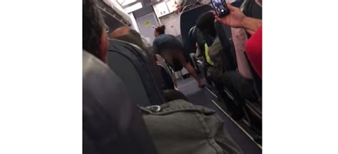 Allegedly drunk woman twerks, flashes fellow passengers on。